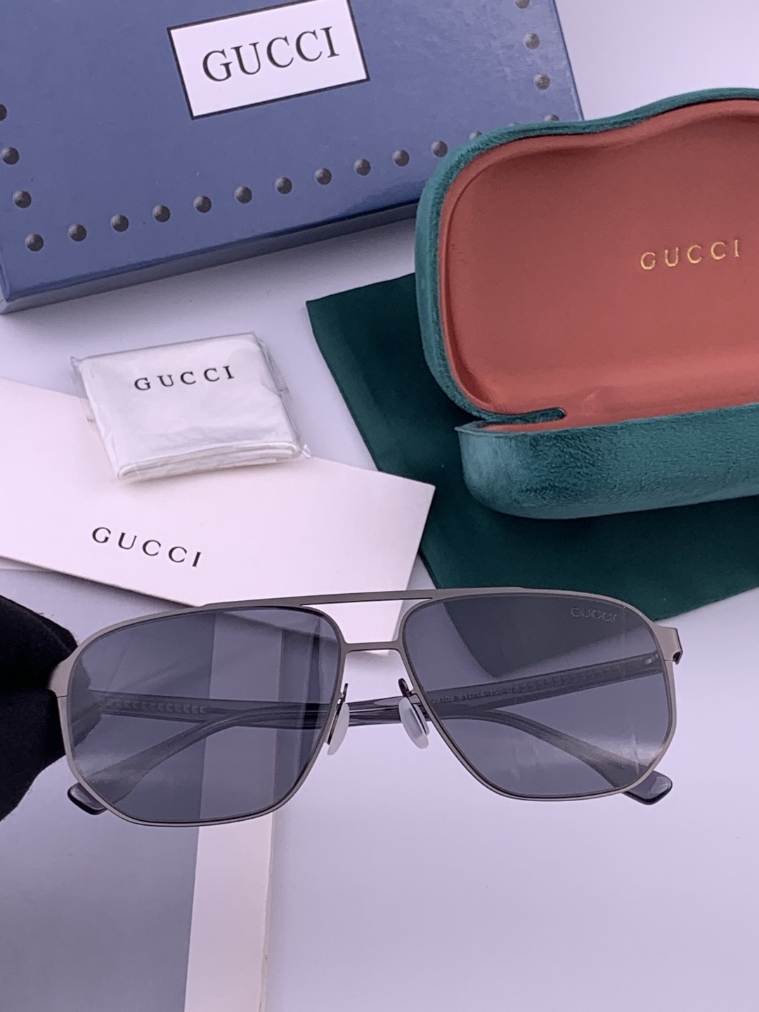 GUCCI 男款炫彩飞行员偏光太阳镜 ❤️材质：高清尼龙加厚卡槽高清偏光镜片 🌹无边框镜架💕颜👍型号：G