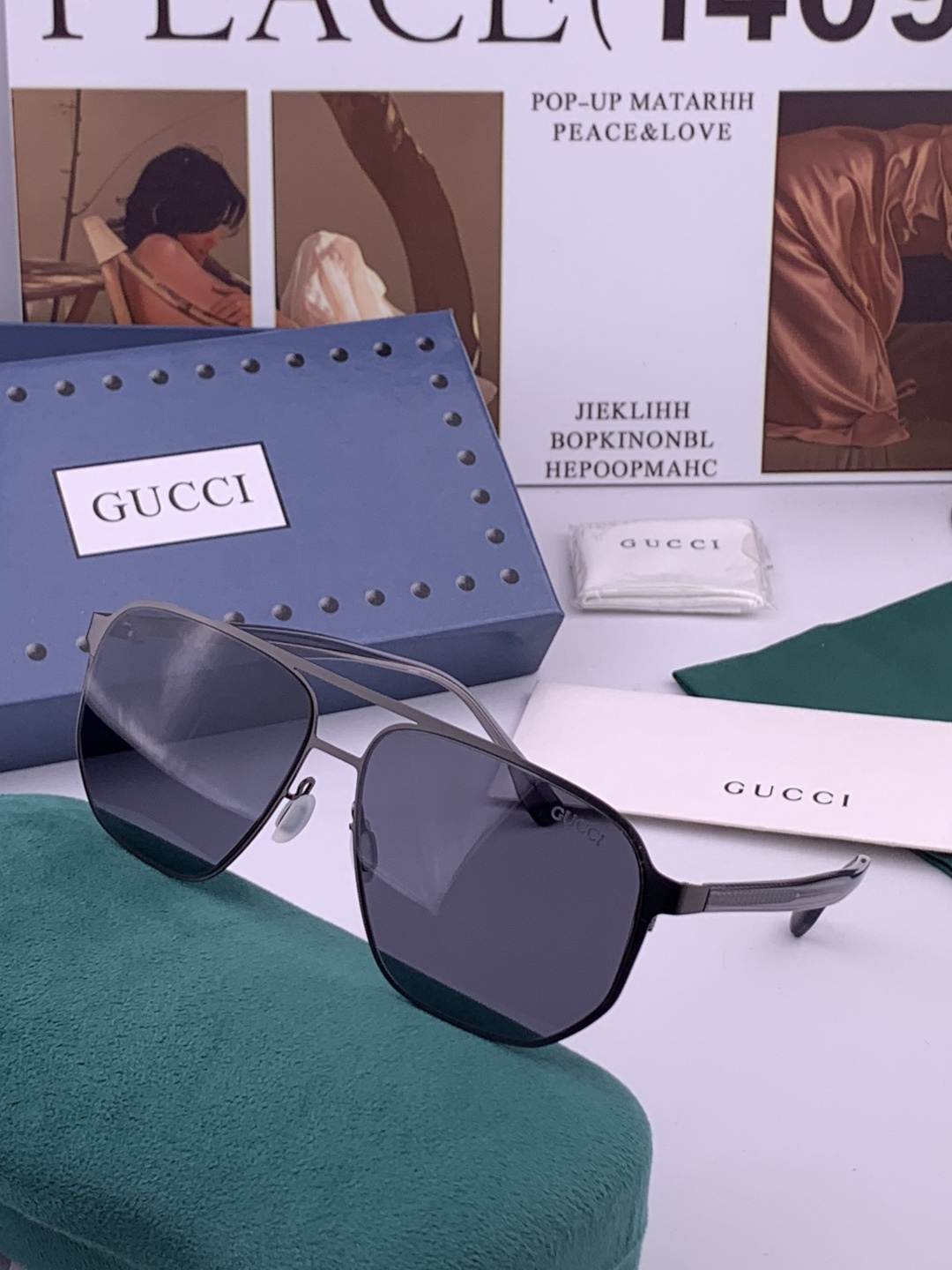 GUCCI 男款炫彩飞行员偏光太阳镜 ❤️材质：高清尼龙加厚卡槽高清偏光镜片 🌹无边框镜架💕颜👍型号：G