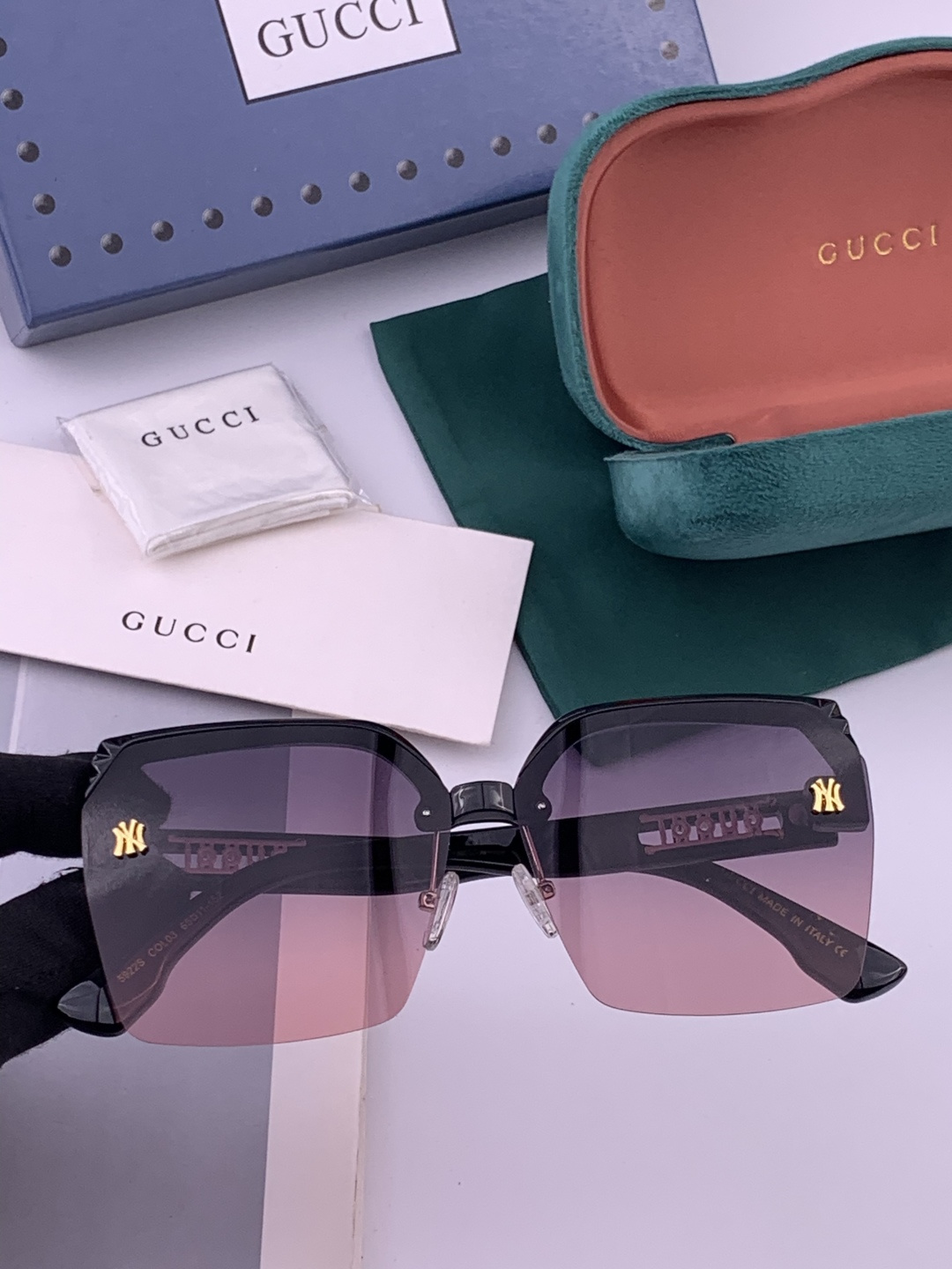 【TR偏光系列】Gucci   经典的方框设计，不挑脸型，无论搭配大衣还是连衣裙都非常显气质偏光镜片预防