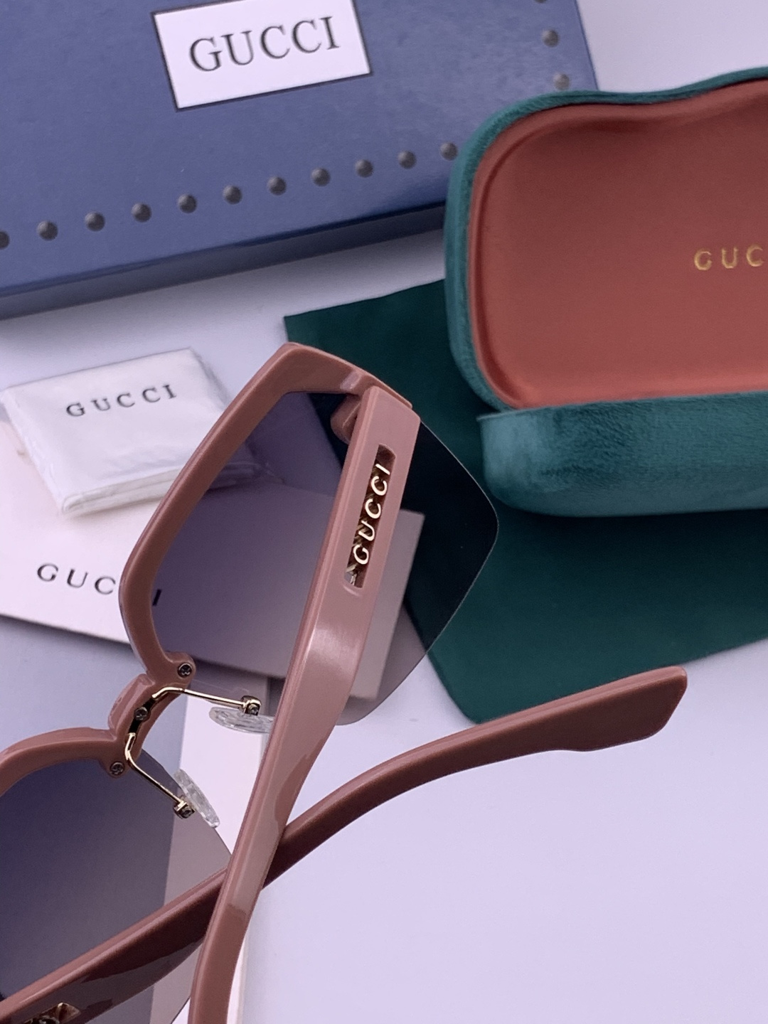 【TR偏光系列】Gucci   经典的方框设计，不挑脸型，无论搭配大衣还是连衣裙都非常显气质偏光镜片预防