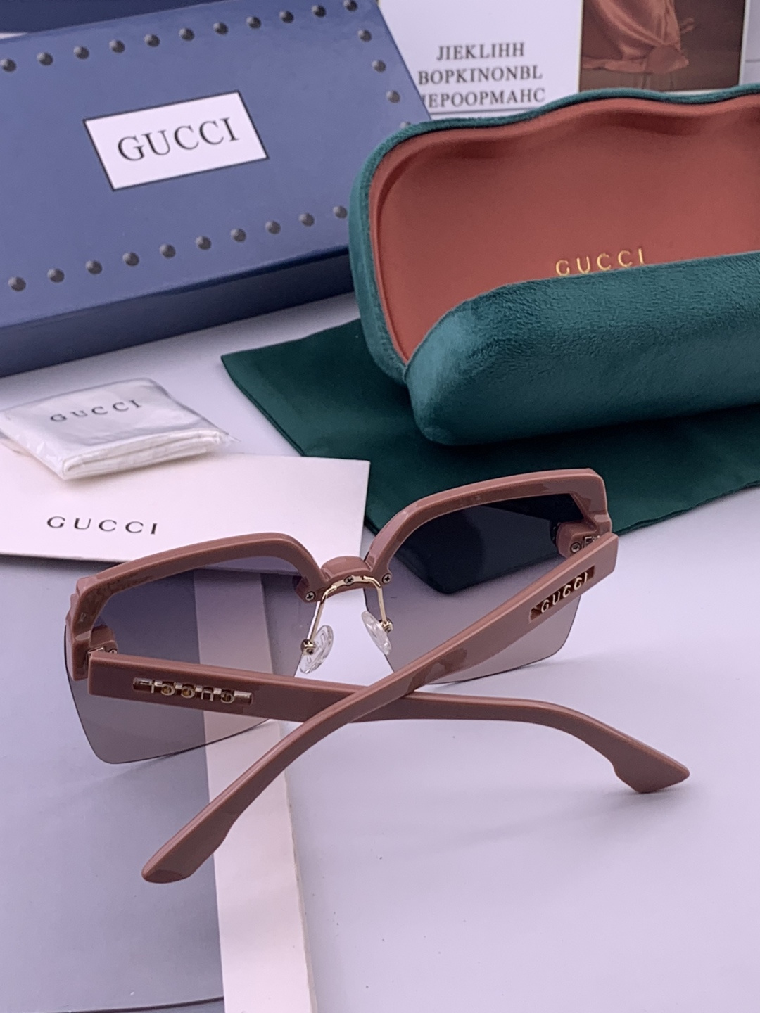 【TR偏光系列】Gucci   经典的方框设计，不挑脸型，无论搭配大衣还是连衣裙都非常显气质偏光镜片预防