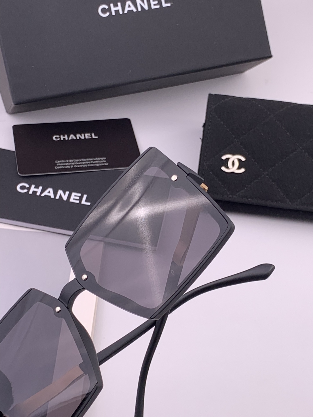【CHANEL】香奈儿 新款潮流爆款 时尚方框太阳镜 佩戴舒适 网红潮款墨镜  女士高清加厚偏光太阳镜🕶