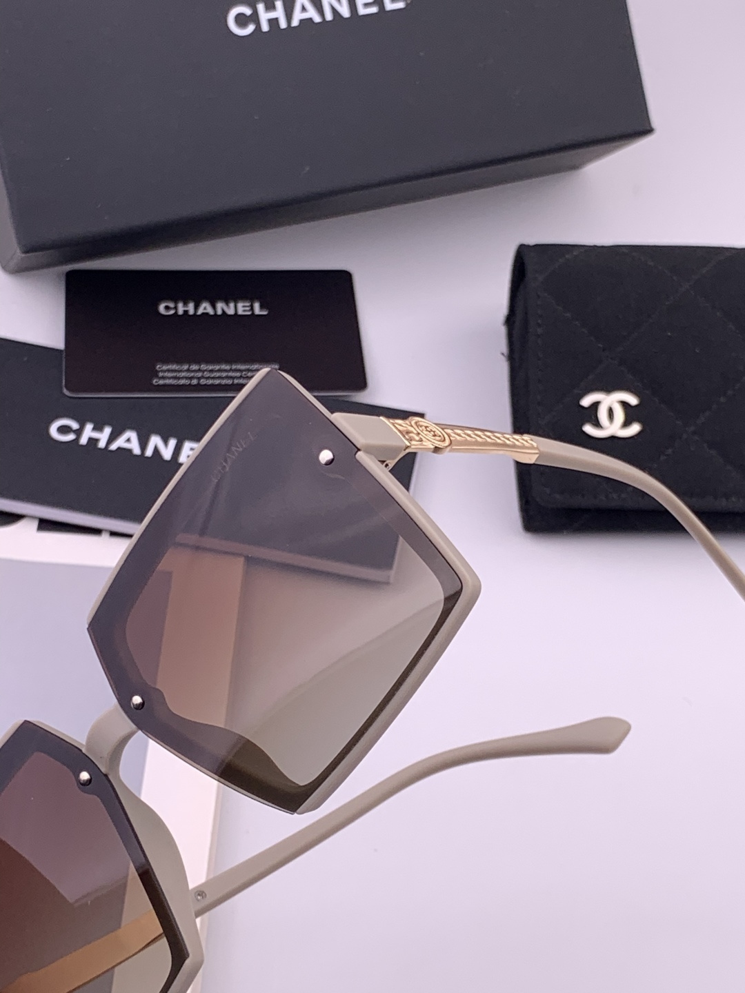 【CHANEL】香奈儿 新款潮流爆款 时尚方框太阳镜 佩戴舒适 网红潮款墨镜  女士高清加厚偏光太阳镜🕶