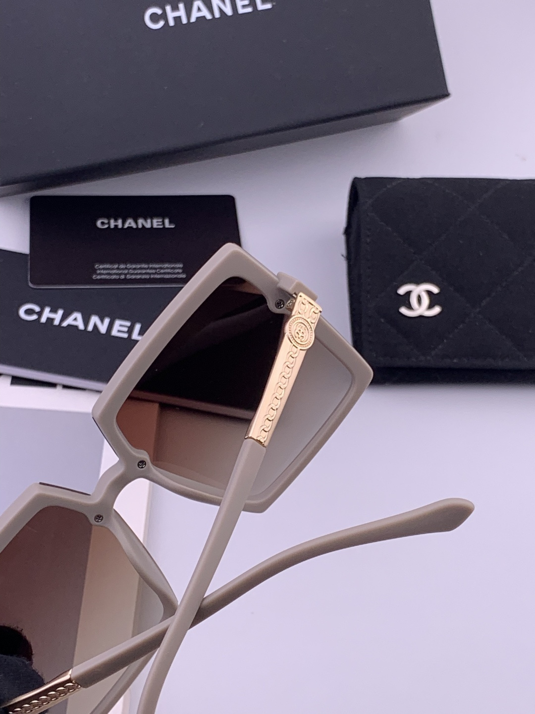 【CHANEL】香奈儿 新款潮流爆款 时尚方框太阳镜 佩戴舒适 网红潮款墨镜  女士高清加厚偏光太阳镜🕶