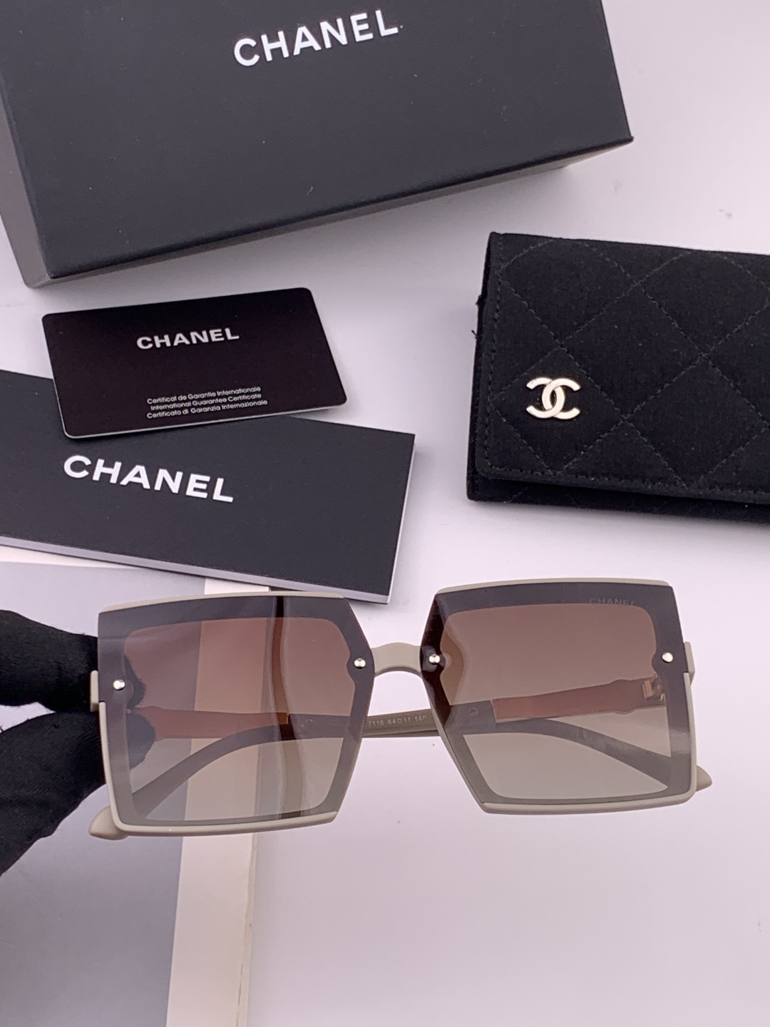 【CHANEL】香奈儿 新款潮流爆款 时尚方框太阳镜 佩戴舒适 网红潮款墨镜  女士高清加厚偏光太阳镜🕶