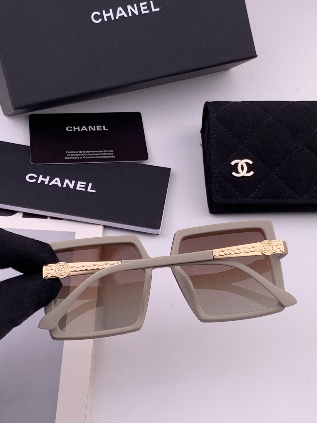 【CHANEL】香奈儿 新款潮流爆款 时尚方框太阳镜 佩戴舒适 网红潮款墨镜  女士高清加厚偏光太阳镜🕶