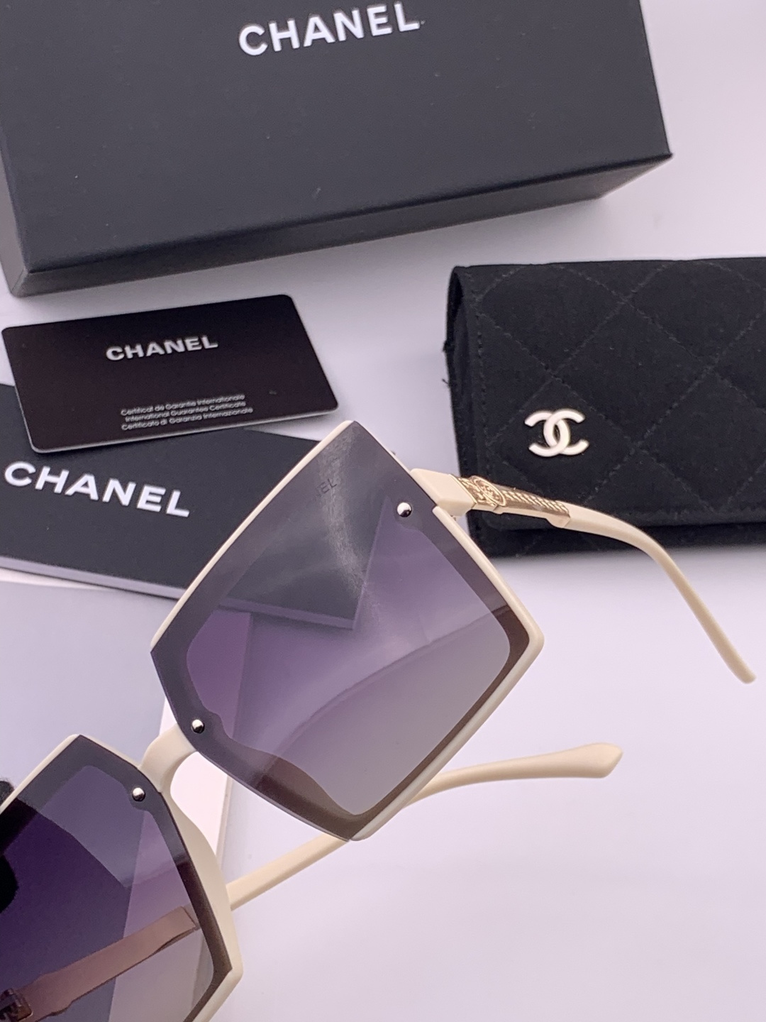【CHANEL】香奈儿 新款潮流爆款 时尚方框太阳镜 佩戴舒适 网红潮款墨镜  女士高清加厚偏光太阳镜🕶