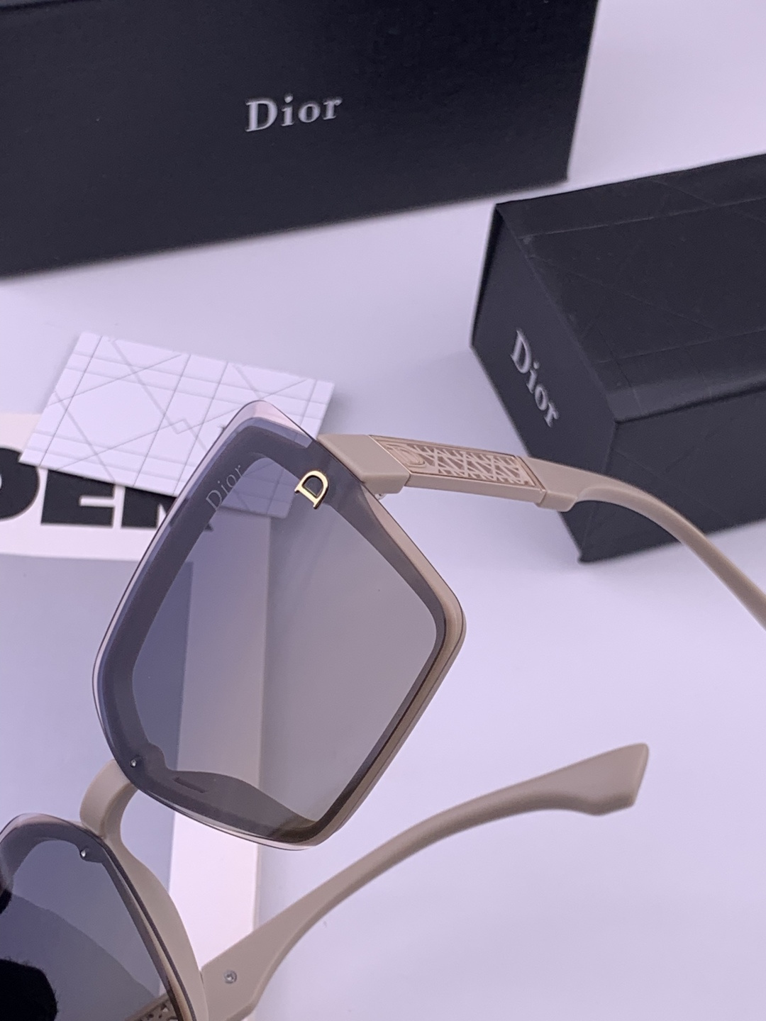 🔺 【DIOR-迪奥】开春新款 潮流爆款 时尚方框尼龙太阳镜 高品质 佩戴舒适 网红潮款墨镜 女士高清尼