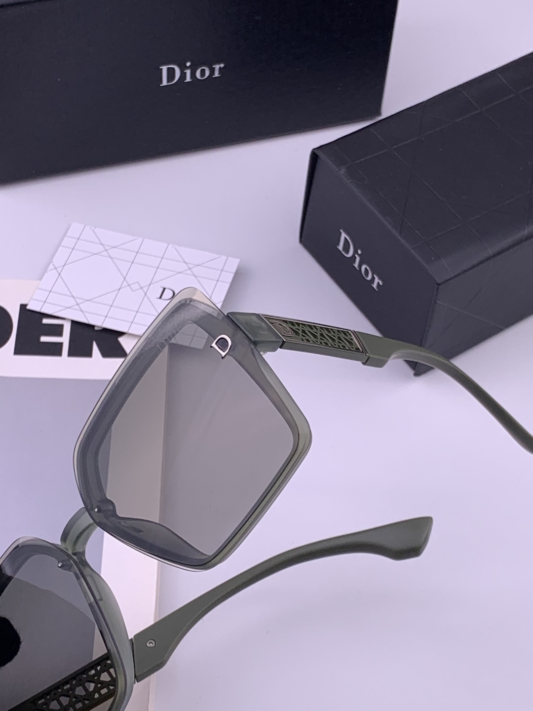 🔺 【DIOR-迪奥】开春新款 潮流爆款 时尚方框尼龙太阳镜 高品质 佩戴舒适 网红潮款墨镜 女士高清尼