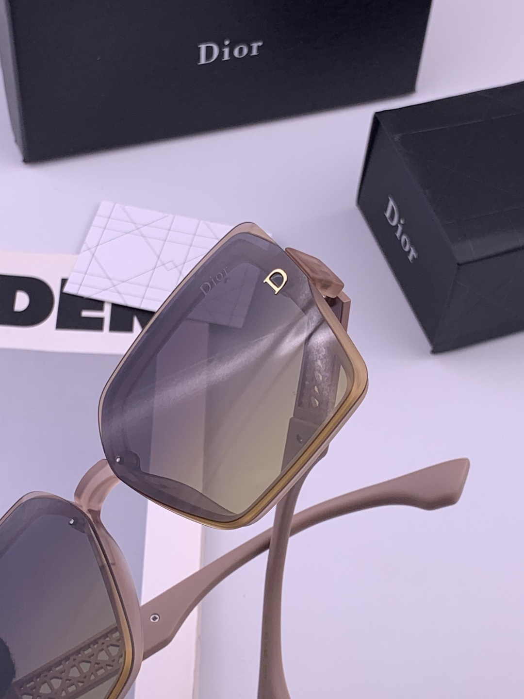 🔺 【DIOR-迪奥】开春新款 潮流爆款 时尚方框尼龙太阳镜 高品质 佩戴舒适 网红潮款墨镜 女士高清尼