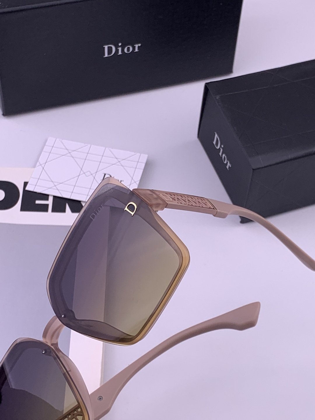 🔺 【DIOR-迪奥】开春新款 潮流爆款 时尚方框尼龙太阳镜 高品质 佩戴舒适 网红潮款墨镜 女士高清尼