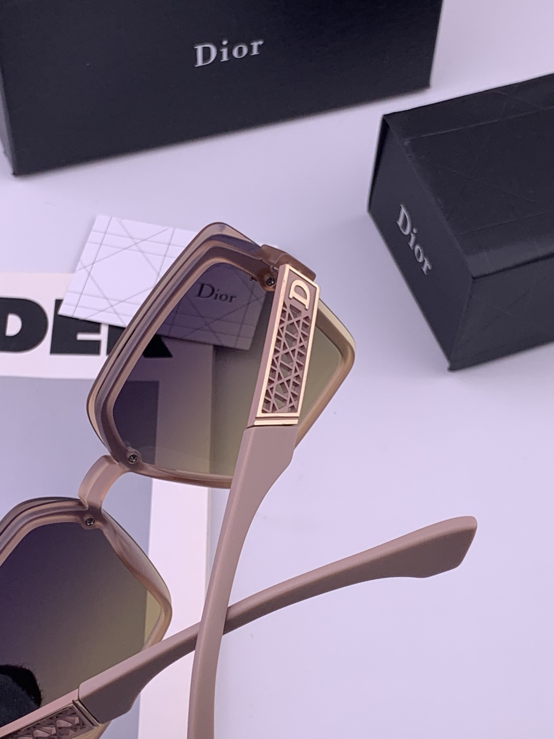 🔺 【DIOR-迪奥】开春新款 潮流爆款 时尚方框尼龙太阳镜 高品质 佩戴舒适 网红潮款墨镜 女士高清尼