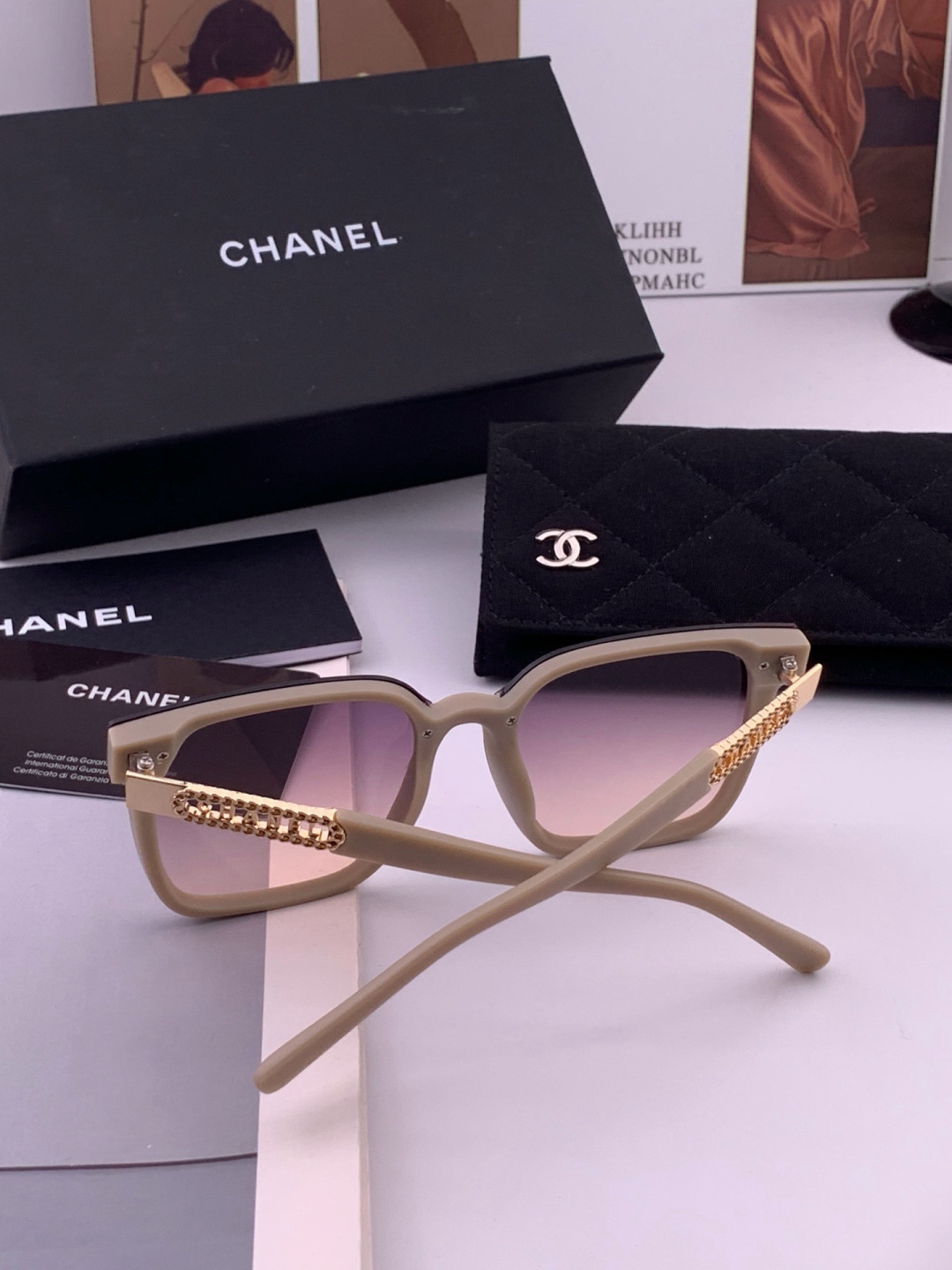 新品CHANEL 香奈儿太阳镜以独特魅力和前卫风格诠释春夏最新眼镜，质感超好佩带舒适 型号：CH0700