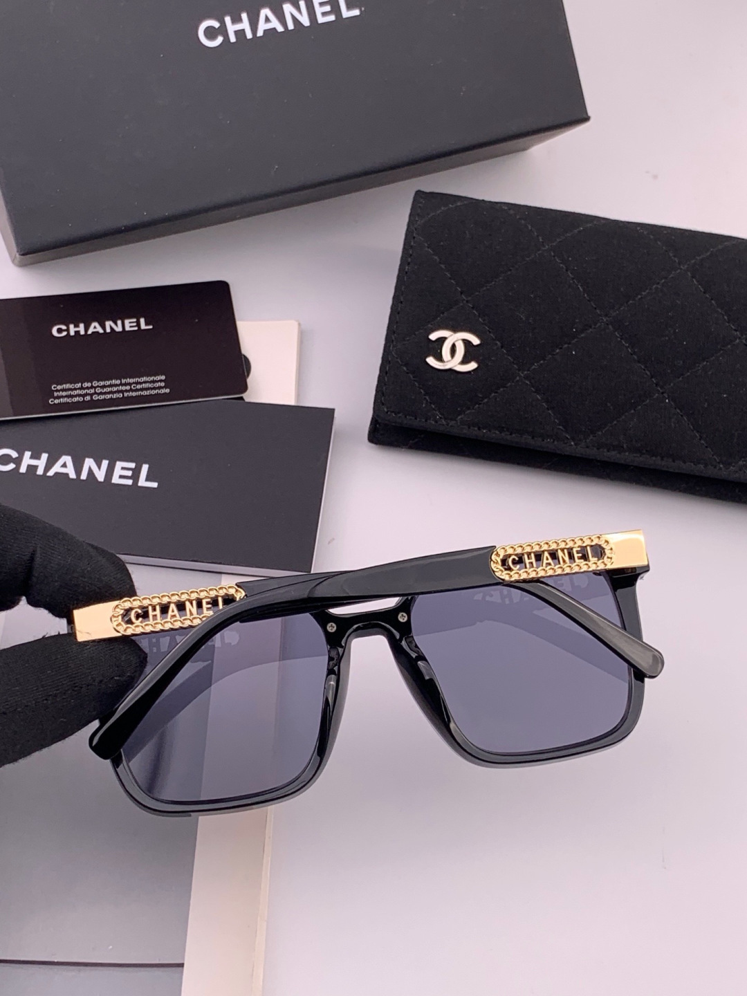 新品CHANEL 香奈儿太阳镜以独特魅力和前卫风格诠释春夏最新眼镜，质感超好佩带舒适 型号：CH0700