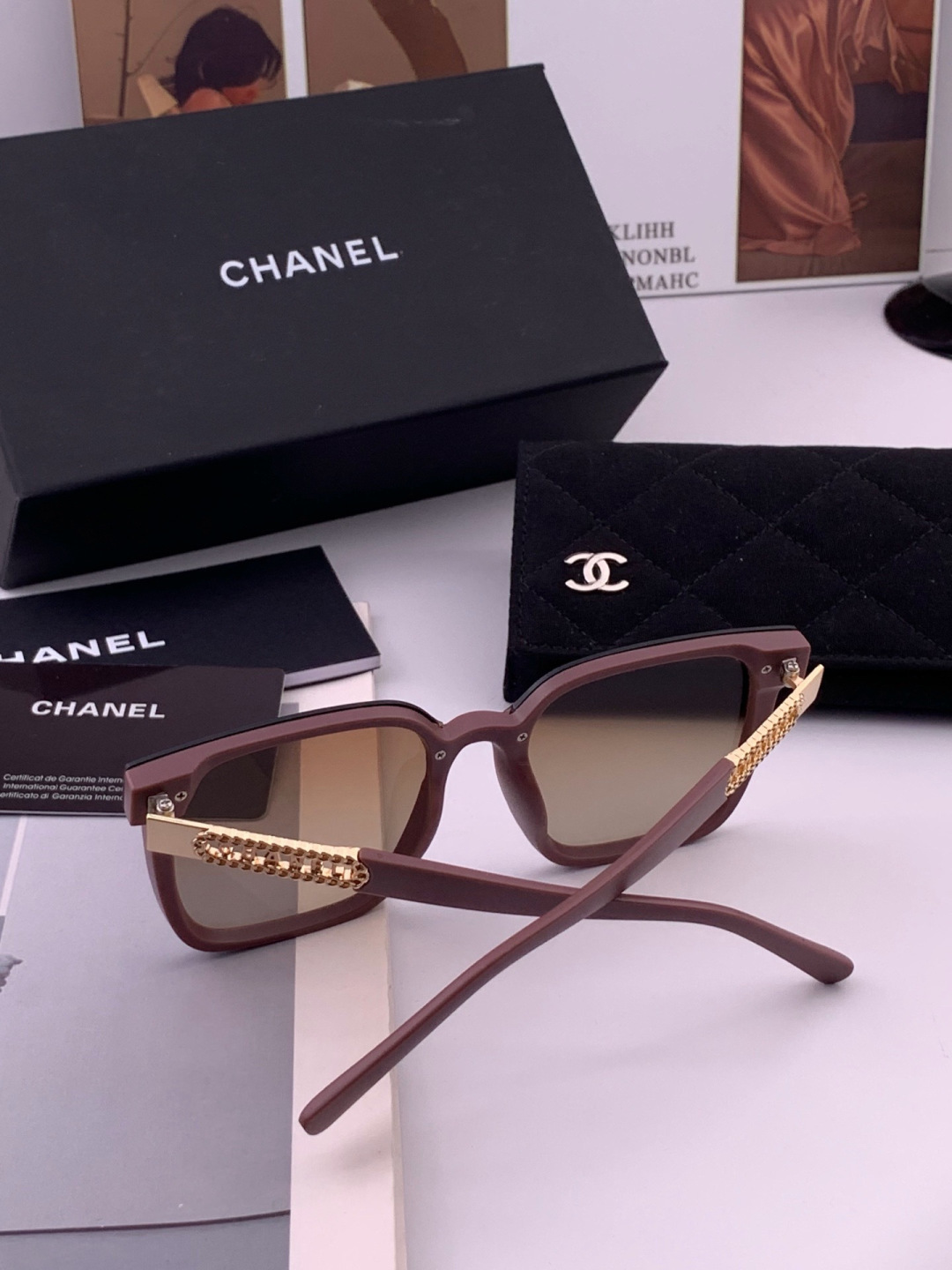 新品CHANEL 香奈儿太阳镜以独特魅力和前卫风格诠释春夏最新眼镜，质感超好佩带舒适 型号：CH0700