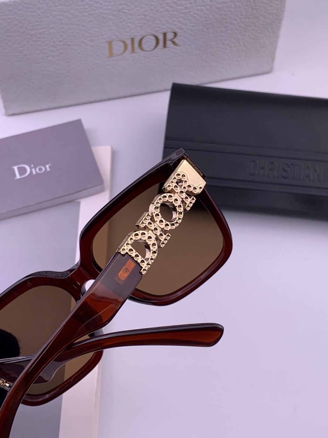 【DIOR】迪奥太阳镜 时尚造型 开车驾驶镜时尚墨镜🌸世界顶级奢华品牌，品质保证！😍😍经典款, 明星热爱