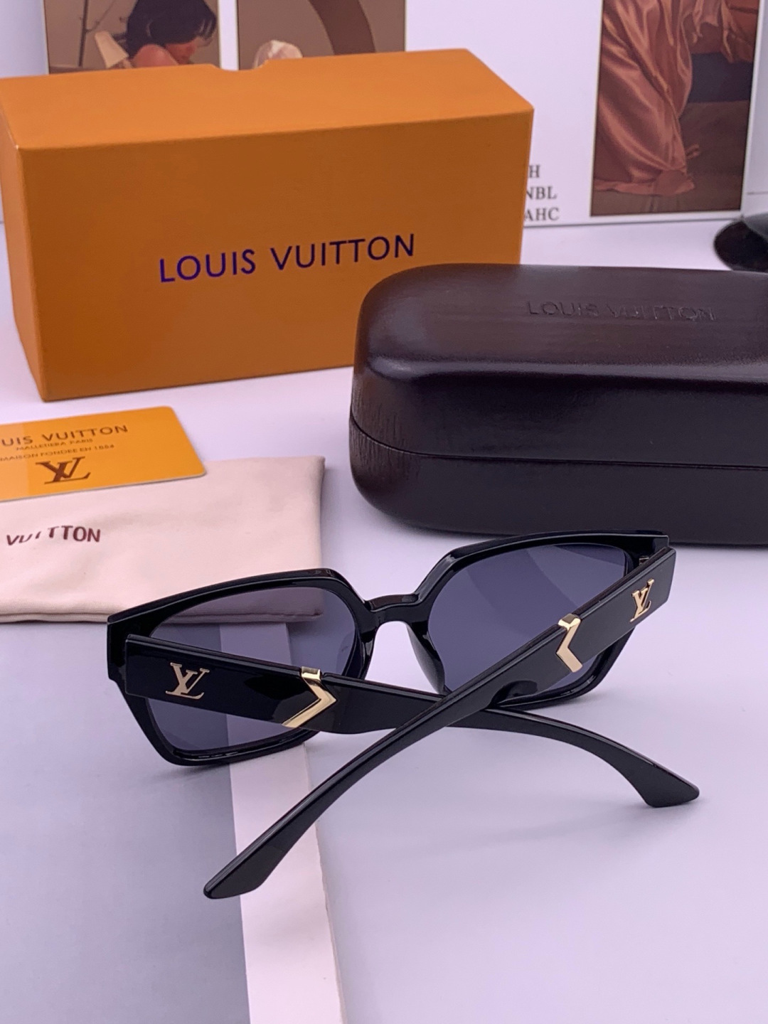 🔺LV🔻早春新款，众多明星同款[色]LV‼️‼️新款大框墨镜 ，🌈🌈宝丽来超清太阳镜🔝🔝型号：L7700
