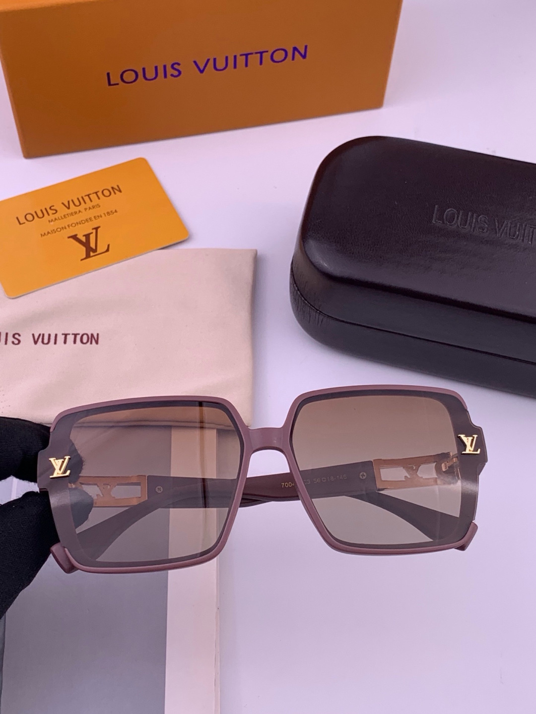 🔺LV🔻早春新款，众多明星同款[色]LV‼️‼️新款大框墨镜 ，🌈🌈宝丽来超清太阳镜🔝🔝型号：L7700