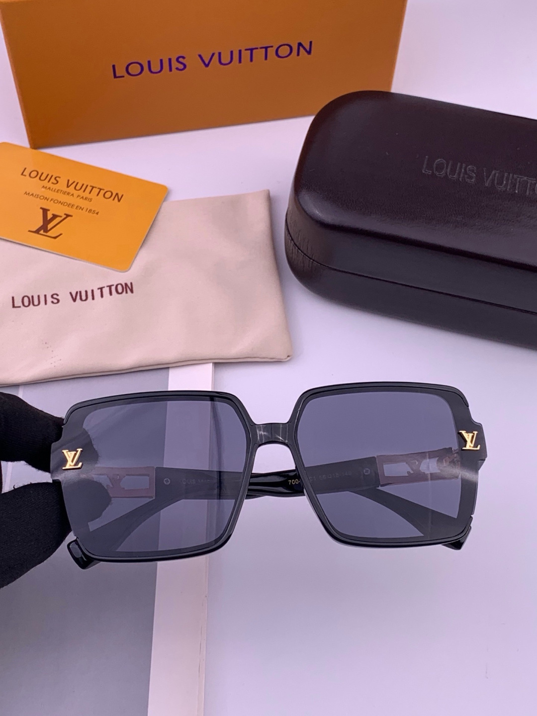 🔺LV🔻早春新款，众多明星同款[色]LV‼️‼️新款大框墨镜 ，🌈🌈宝丽来超清太阳镜🔝🔝型号：L7700