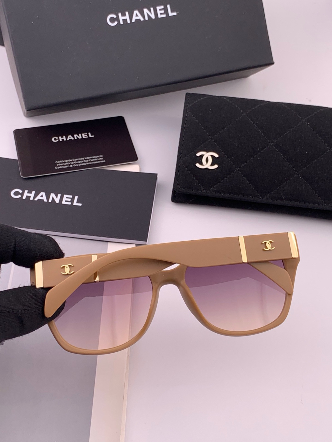 🔺CHANEL🔻官方早春新款，众多明星同款[色]香奈儿‼️‼️新款大框墨镜 ，🌈🌈宝丽来超清太阳镜🔝🔝型