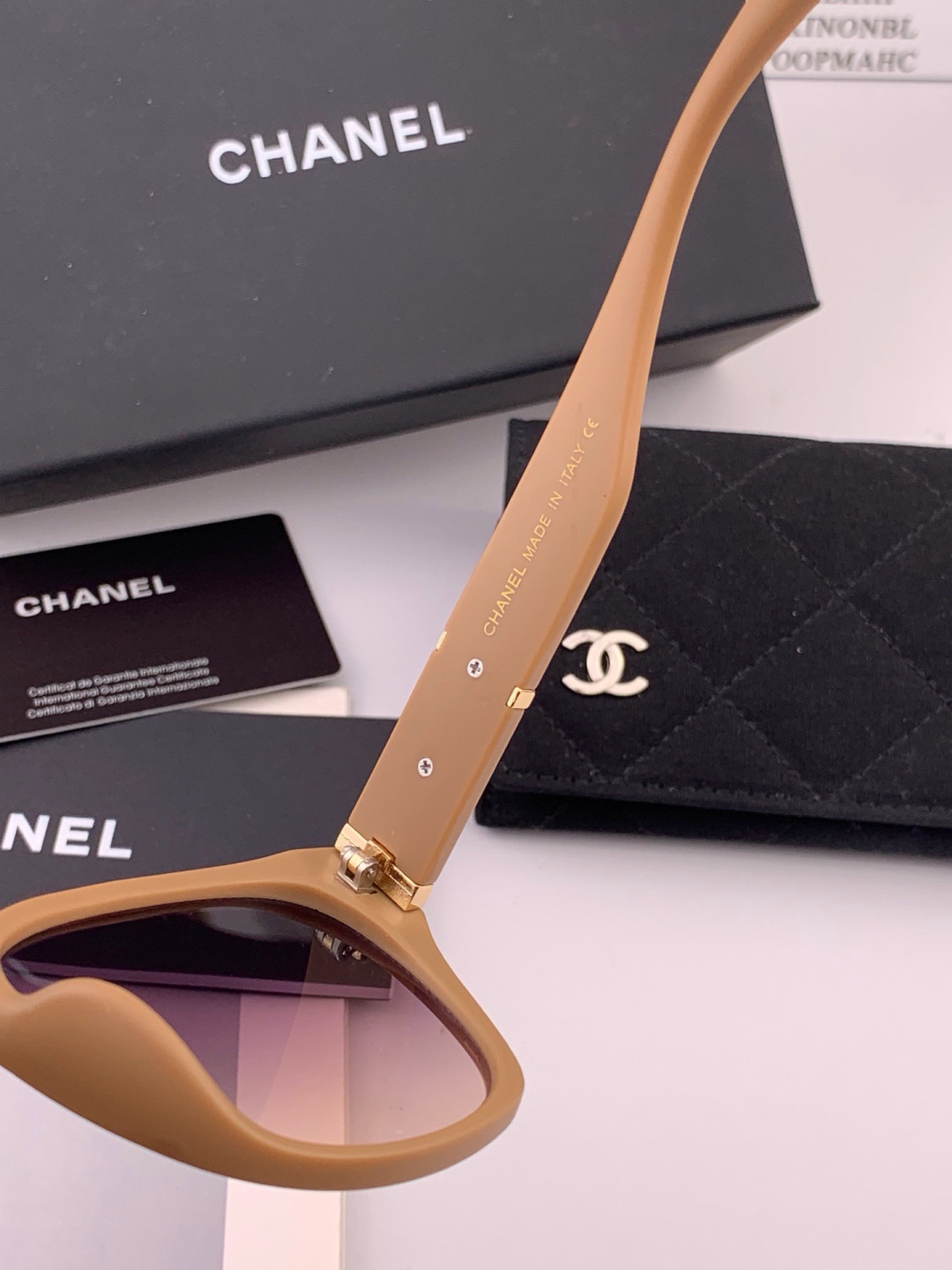 🔺CHANEL🔻官方早春新款，众多明星同款[色]香奈儿‼️‼️新款大框墨镜 ，🌈🌈宝丽来超清太阳镜🔝🔝型