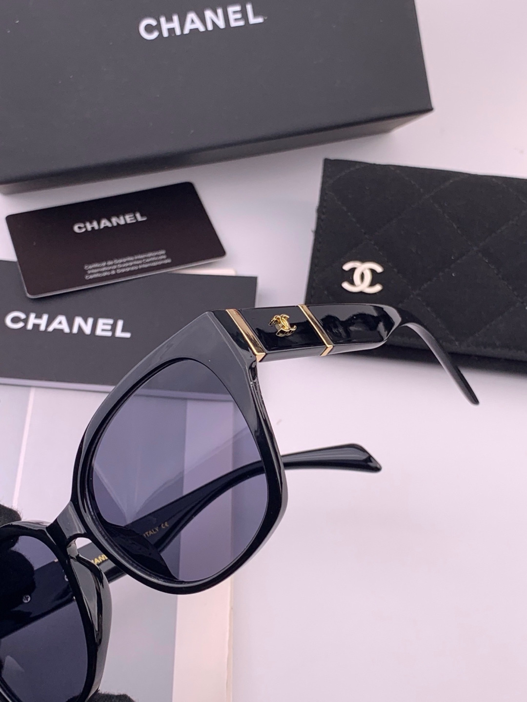 🔺CHANEL🔻官方早春新款，众多明星同款[色]香奈儿‼️‼️新款大框墨镜 ，🌈🌈宝丽来超清太阳镜🔝🔝型