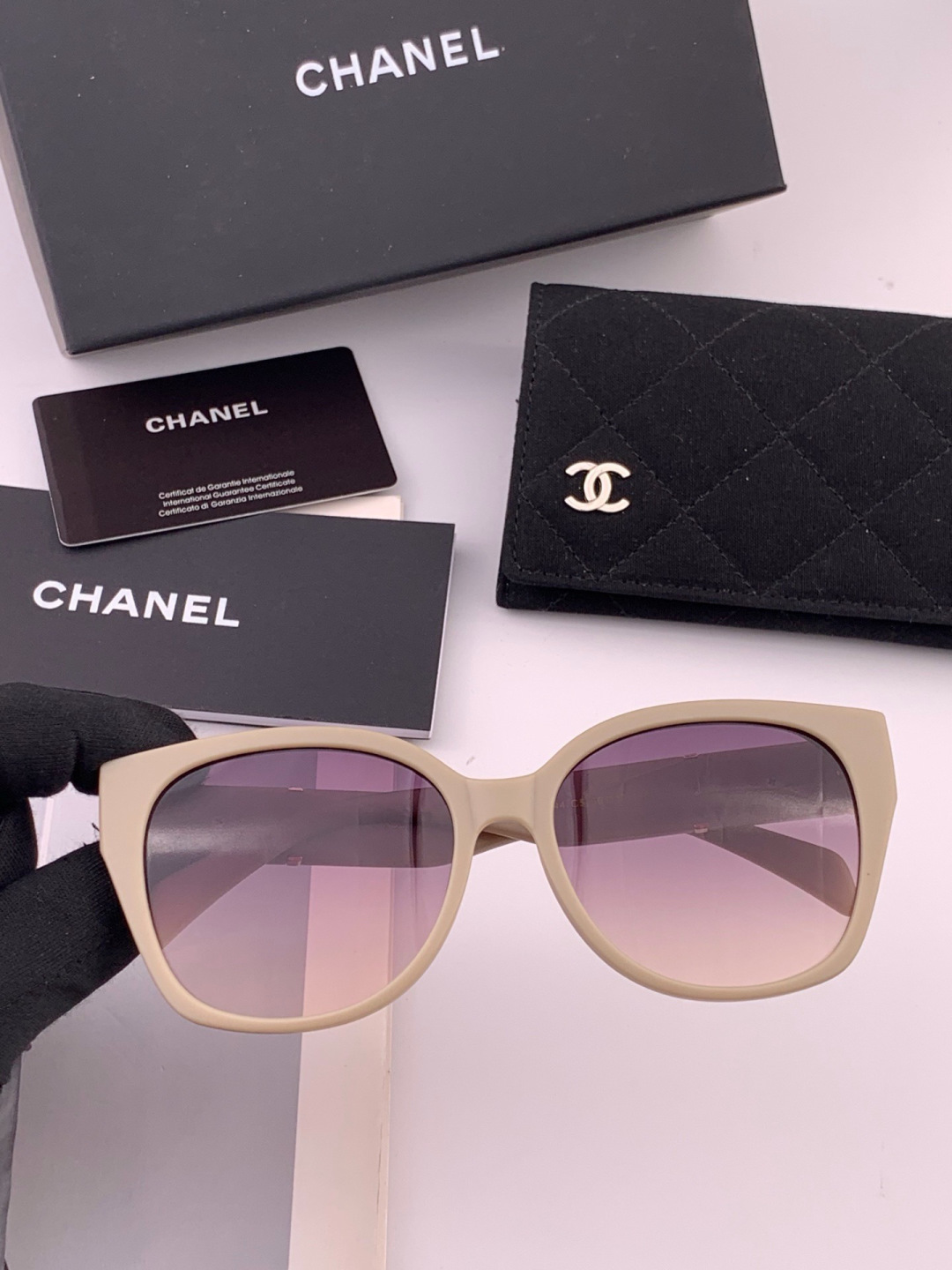 🔺CHANEL🔻官方早春新款，众多明星同款[色]香奈儿‼️‼️新款大框墨镜 ，🌈🌈宝丽来超清太阳镜🔝🔝型