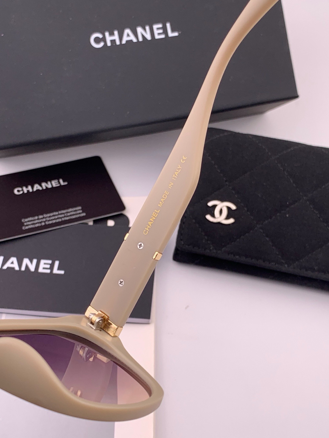 🔺CHANEL🔻官方早春新款，众多明星同款[色]香奈儿‼️‼️新款大框墨镜 ，🌈🌈宝丽来超清太阳镜🔝🔝型