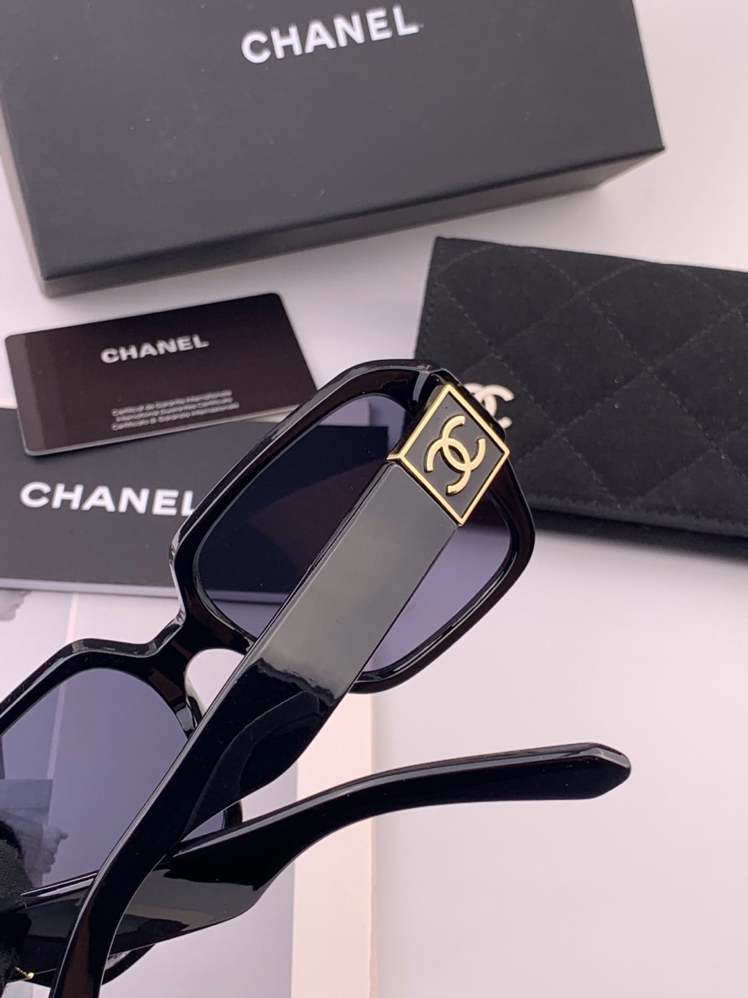 🔺CHANEL🔻官方早春新款，众多明星同款[色]香奈儿‼️‼️新款大框墨镜 ，🌈🌈宝丽来超清太阳镜🔝🔝型