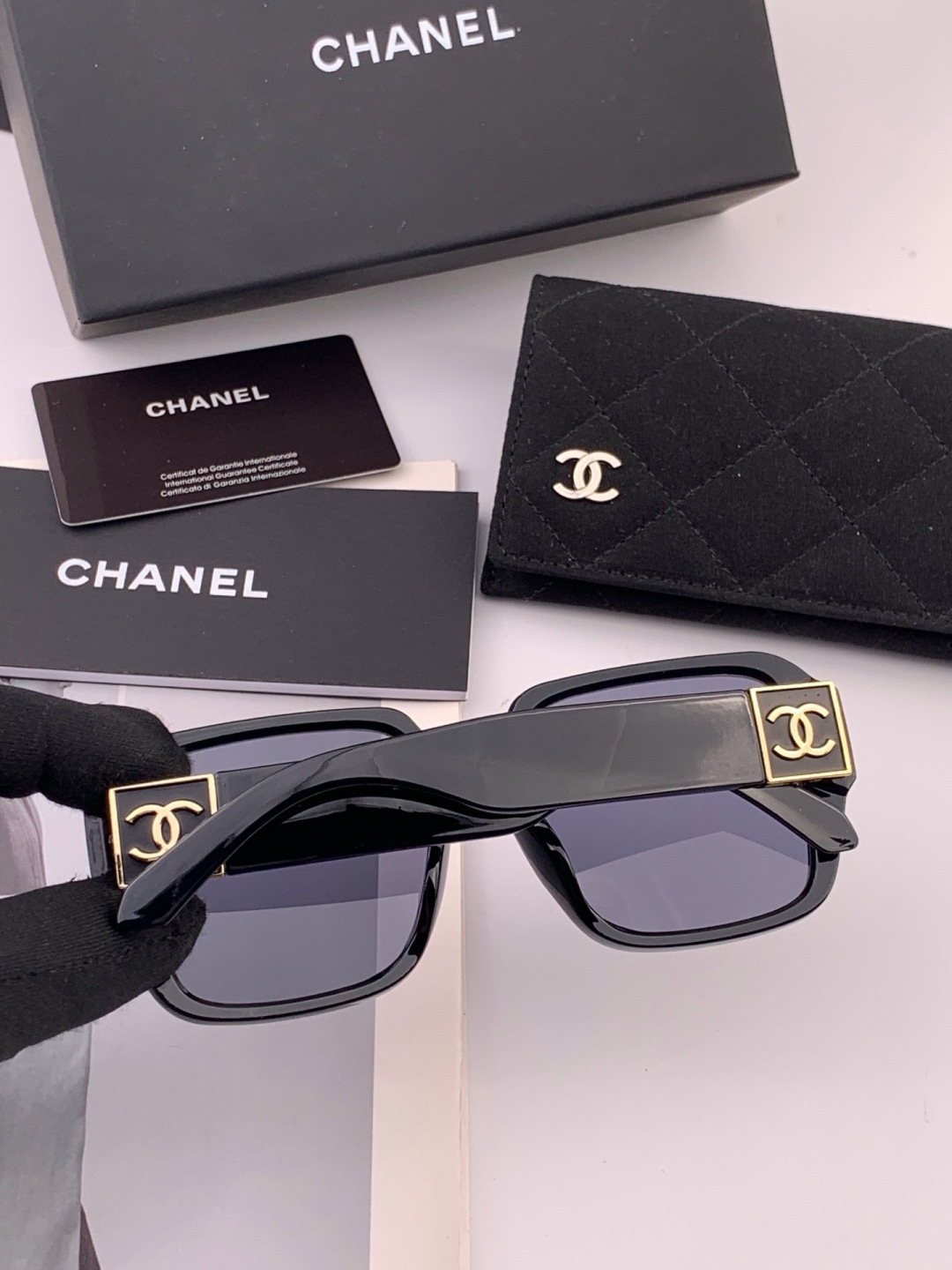 🔺CHANEL🔻官方早春新款，众多明星同款[色]香奈儿‼️‼️新款大框墨镜 ，🌈🌈宝丽来超清太阳镜🔝🔝型