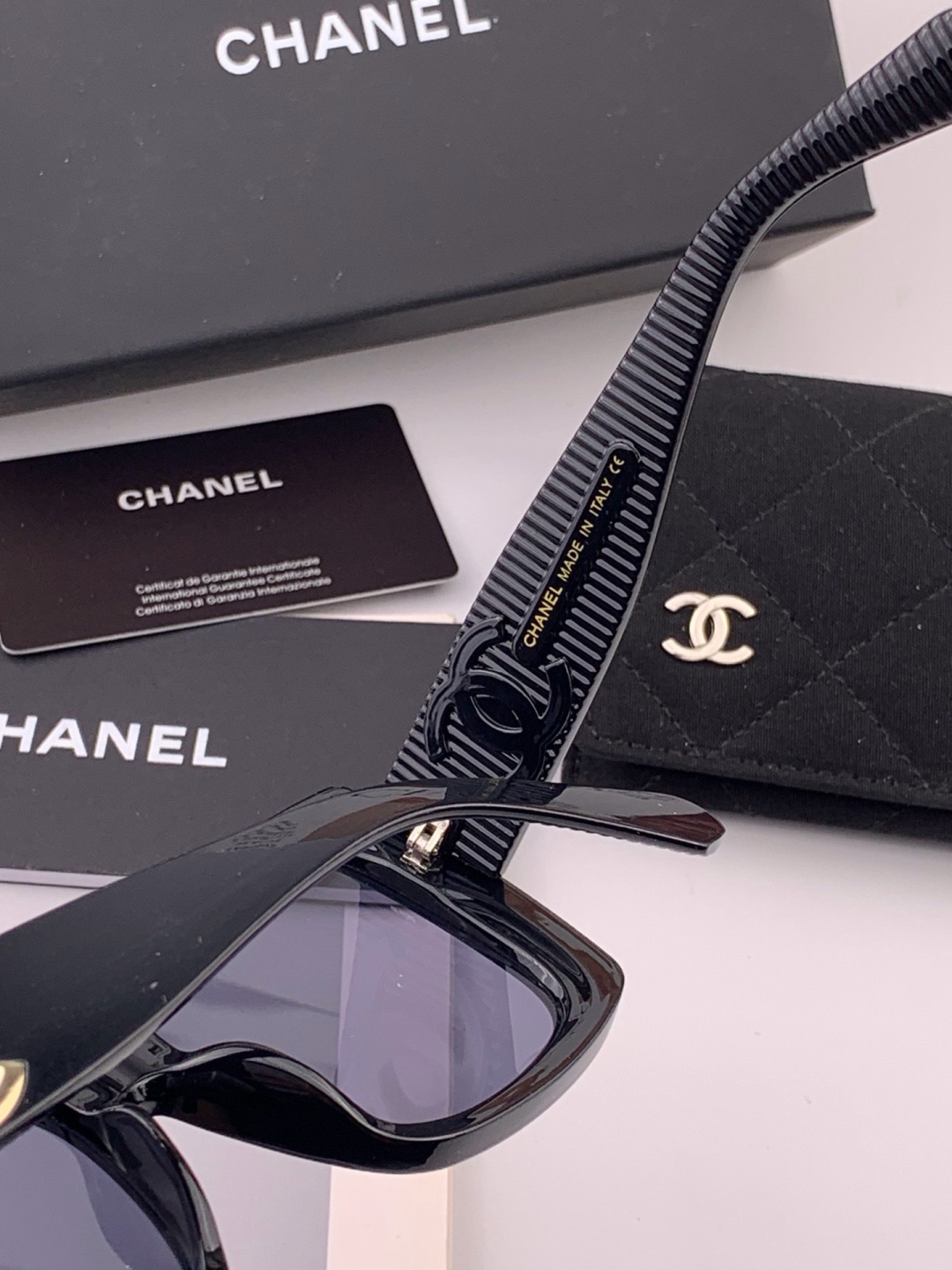 🔺CHANEL🔻官方早春新款，众多明星同款[色]香奈儿‼️‼️新款大框墨镜 ，🌈🌈宝丽来超清太阳镜🔝🔝型