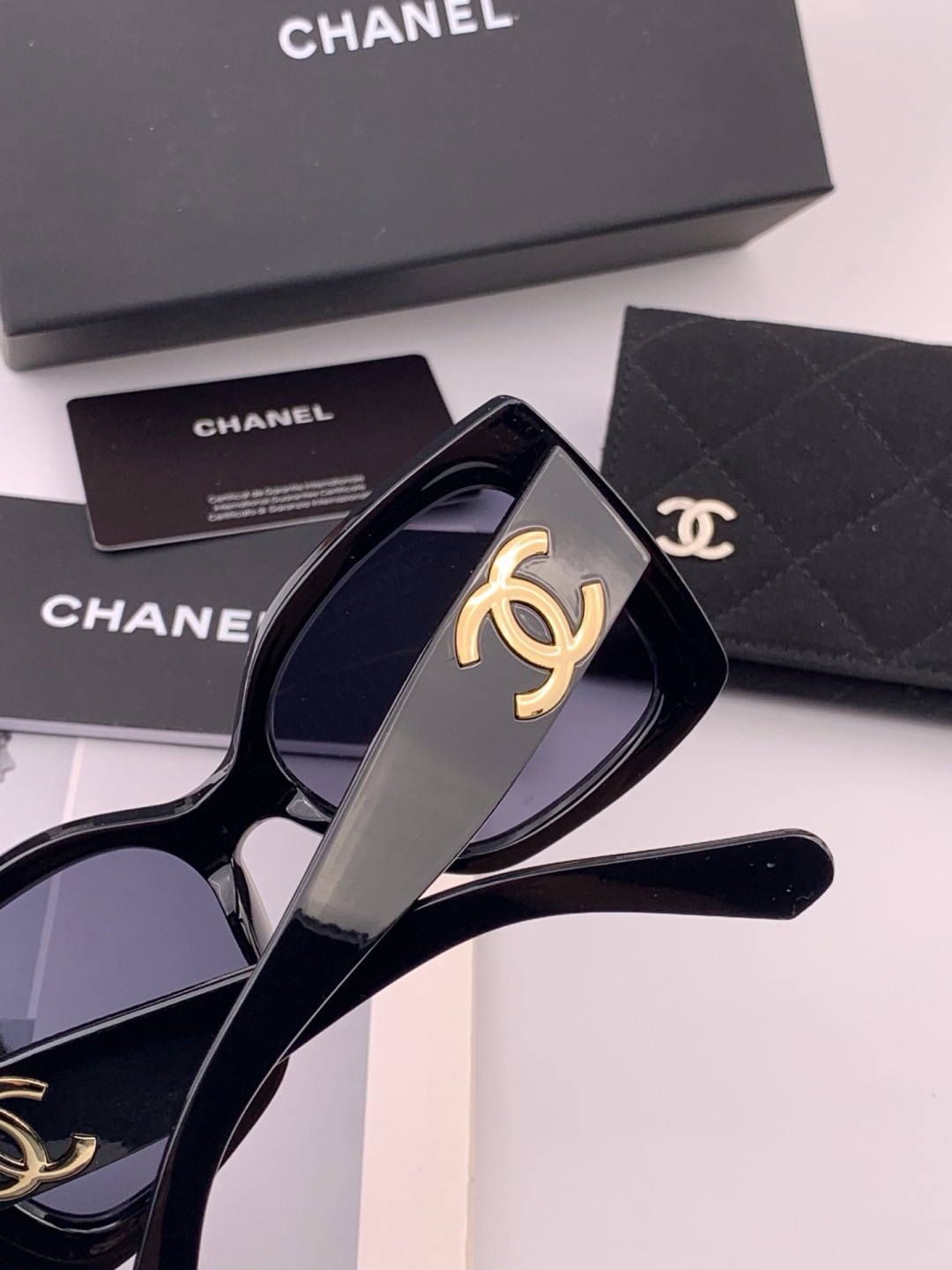 🔺CHANEL🔻官方早春新款，众多明星同款[色]香奈儿‼️‼️新款大框墨镜 ，🌈🌈宝丽来超清太阳镜🔝🔝型