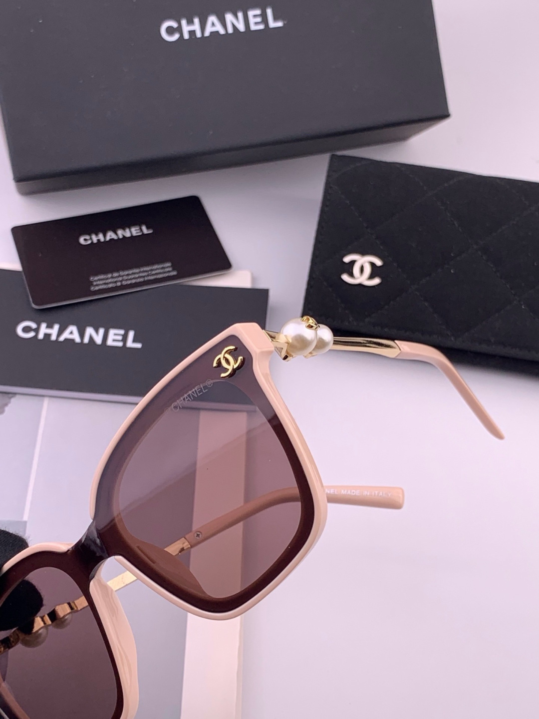 🔺CHANEL🔻官方早春新款，众多明星同款[色]香奈儿‼️‼️新款大框墨镜 ，🌈🌈宝丽来超清太阳镜🔝🔝型