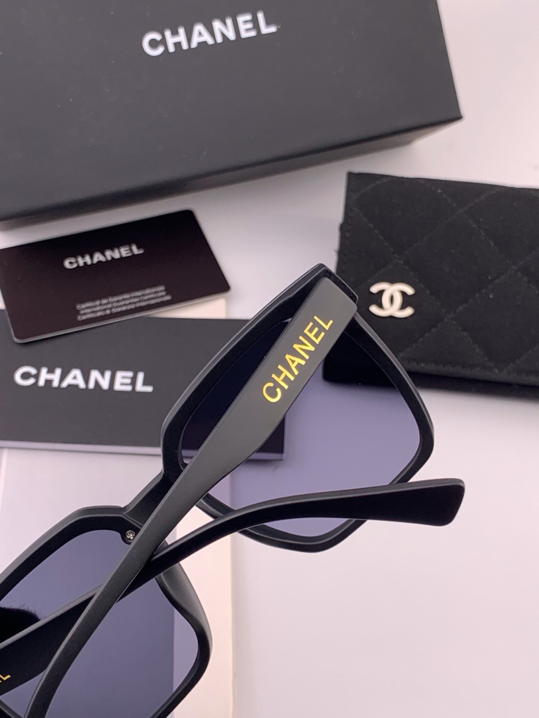 🔺CHANEL🔻官方早春新款，众多明星同款[色]香奈儿‼️‼️新款大框墨镜 ，🌈🌈宝丽来超清太阳镜🔝🔝型
