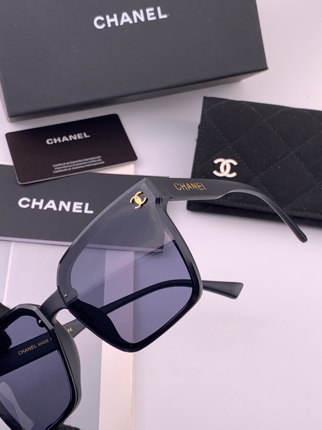 🔺CHANEL🔻官方早春新款，众多明星同款[色]香奈儿‼️‼️新款大框墨镜 ，🌈🌈宝丽来超清太阳镜🔝🔝型