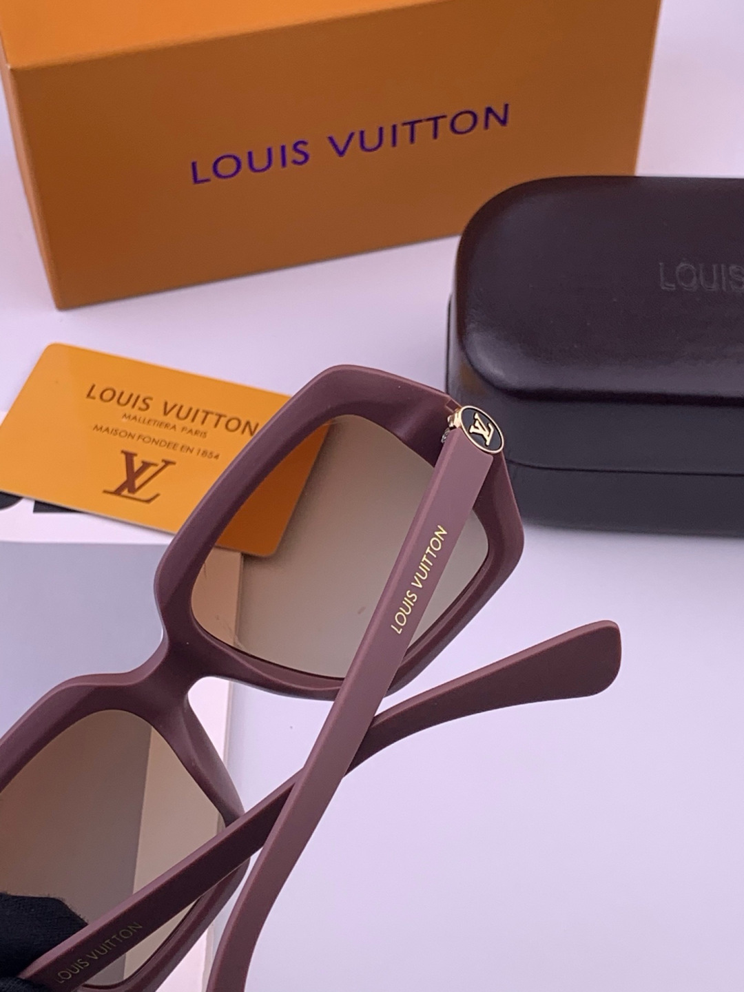 🔺LV🔻早春新款，众多明星同款[色]LV‼️‼️新款大框墨镜 ，🌈🌈宝丽来超清太阳镜🔝🔝型号：L2700