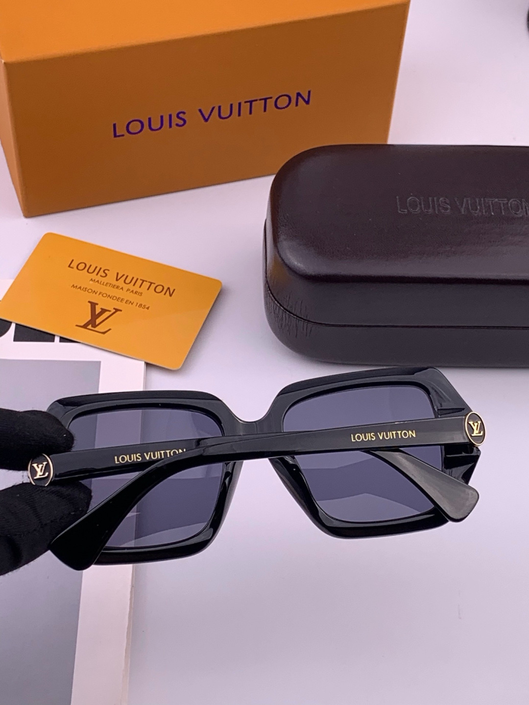 🔺LV🔻早春新款，众多明星同款[色]LV‼️‼️新款大框墨镜 ，🌈🌈宝丽来超清太阳镜🔝🔝型号：L2700