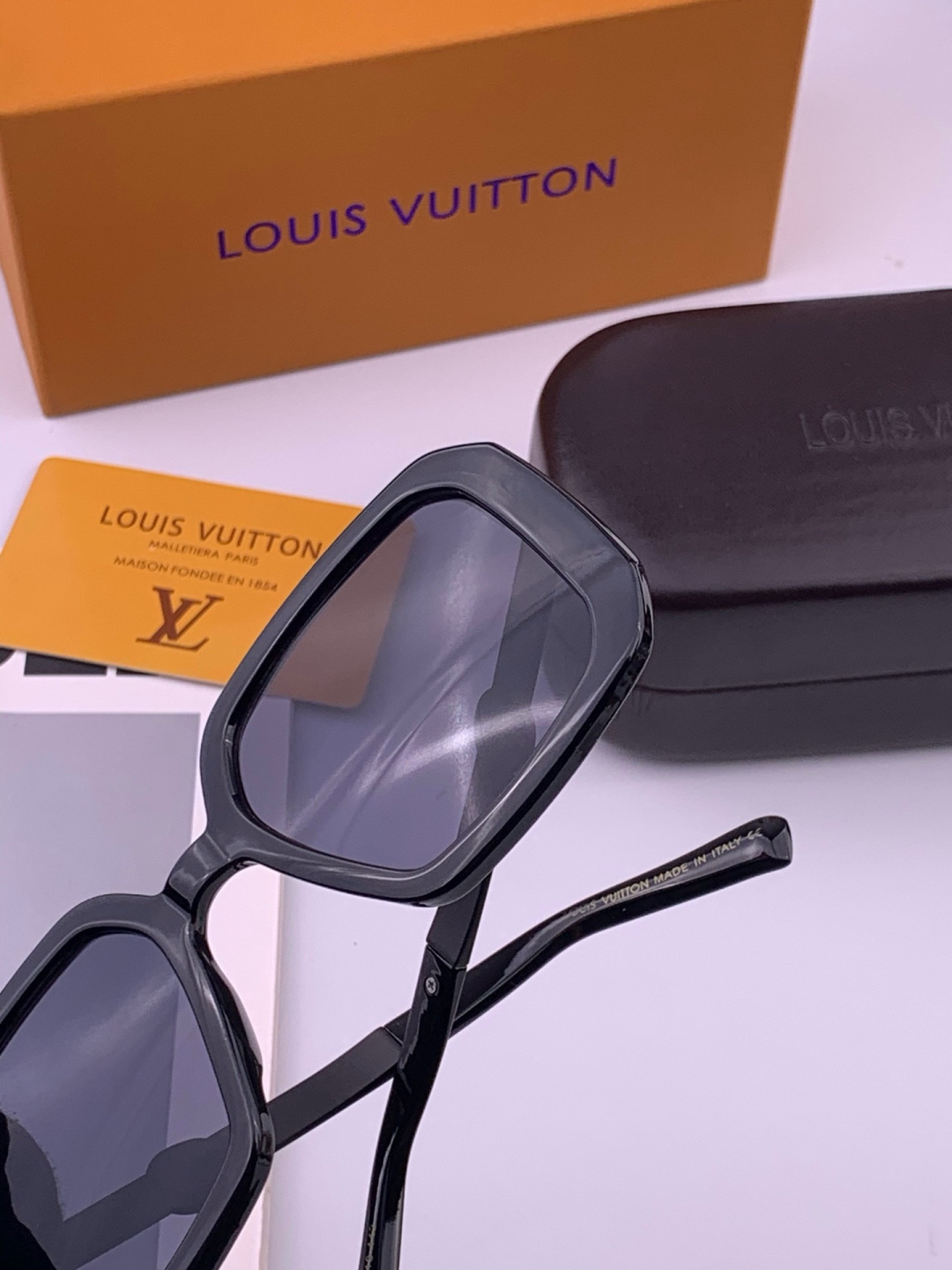 🔺LV🔻早春新款，众多明星同款[色]LV‼️‼️新款大框墨镜 ，🌈🌈宝丽来超清太阳镜🔝🔝型号：L3700