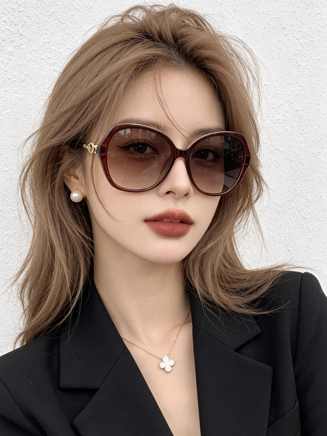新品CHANEL 香奈儿太阳镜以独特魅力和前卫风格诠释春夏最新眼镜，质感超好佩带舒适 型号：CH042