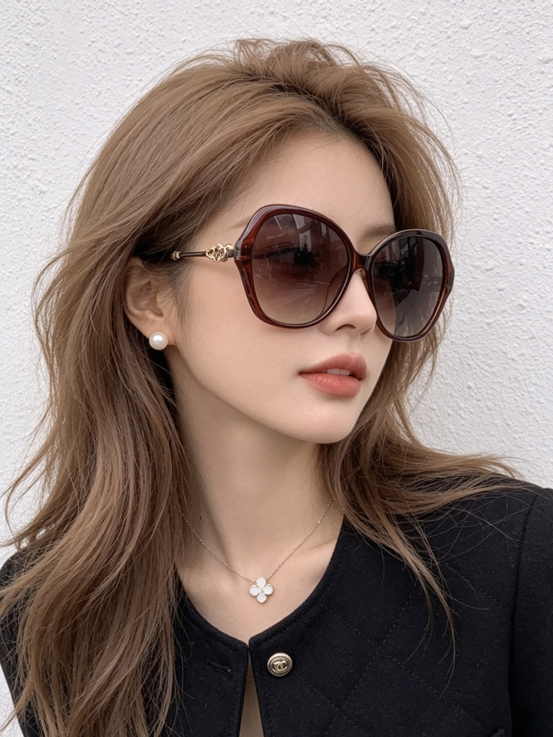 新品CHANEL 香奈儿太阳镜以独特魅力和前卫风格诠释春夏最新眼镜，质感超好佩带舒适 型号：CH042