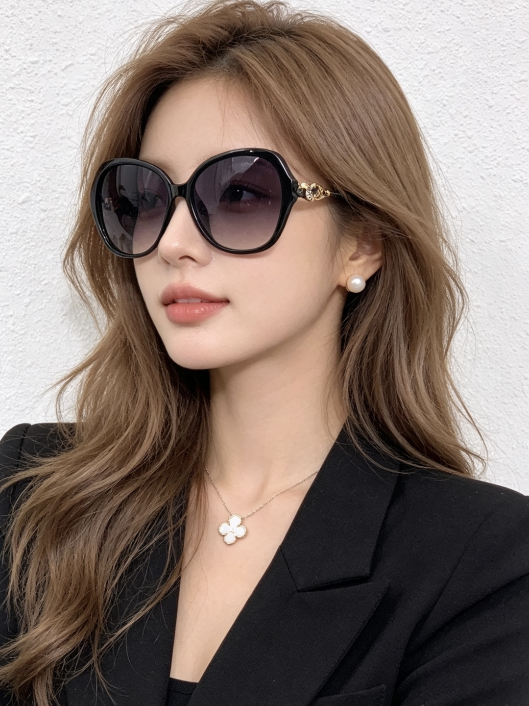 新品CHANEL 香奈儿太阳镜以独特魅力和前卫风格诠释春夏最新眼镜，质感超好佩带舒适 型号：CH042