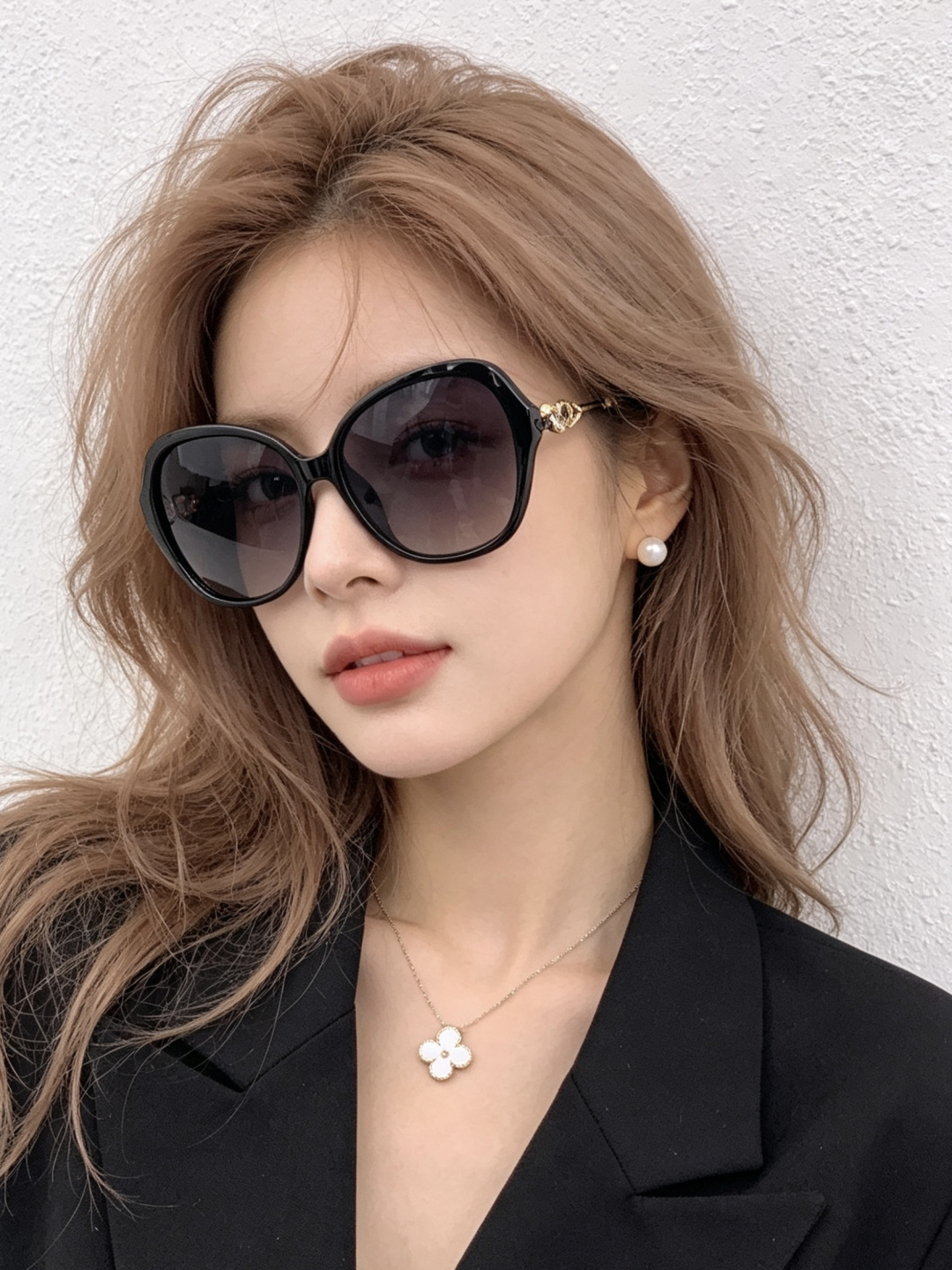新品CHANEL 香奈儿太阳镜以独特魅力和前卫风格诠释春夏最新眼镜，质感超好佩带舒适 型号：CH042