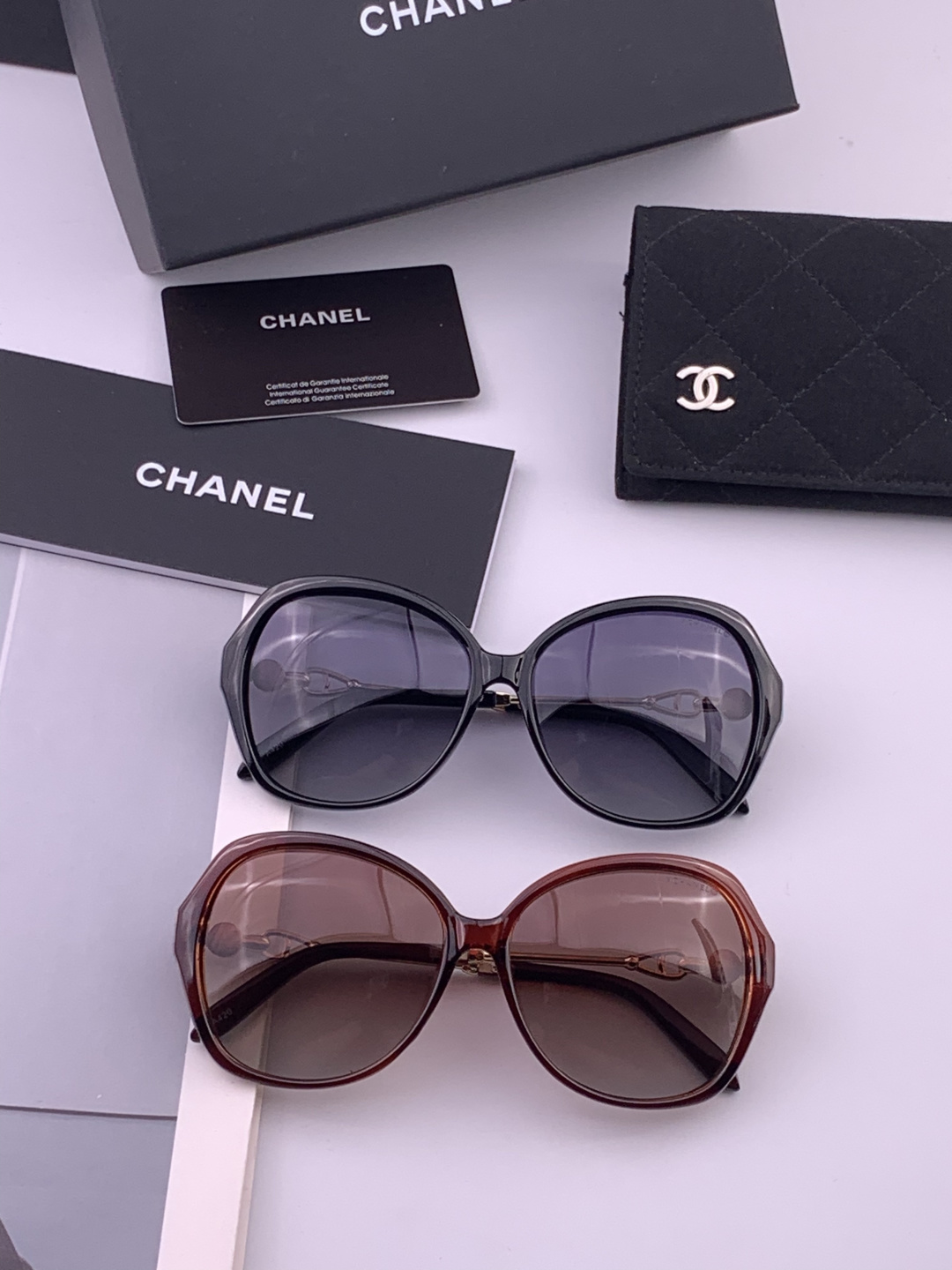 新品CHANEL 香奈儿太阳镜以独特魅力和前卫风格诠释春夏最新眼镜，质感超好佩带舒适 型号：CH042