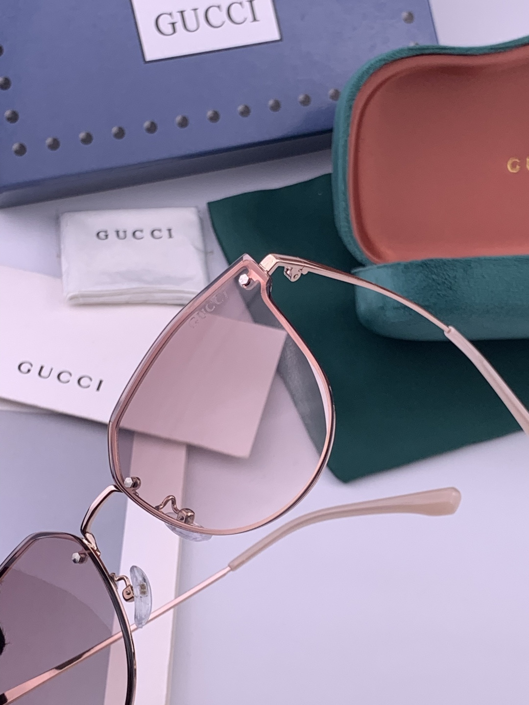 GUCCI 开春新款 最新款无框太阳镜 各路网红纷纷带起气场满分‼️ 俏皮甜美.上脸效果更佳.金属质感超