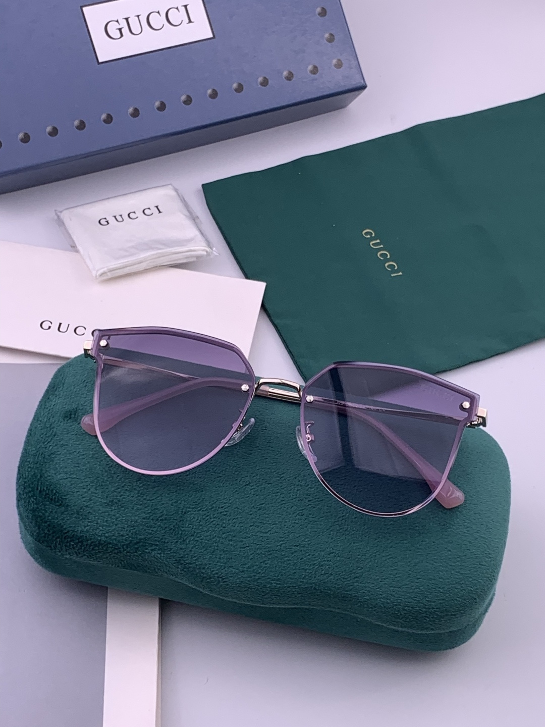 GUCCI 开春新款 最新款无框太阳镜 各路网红纷纷带起气场满分‼️ 俏皮甜美.上脸效果更佳.金属质感超