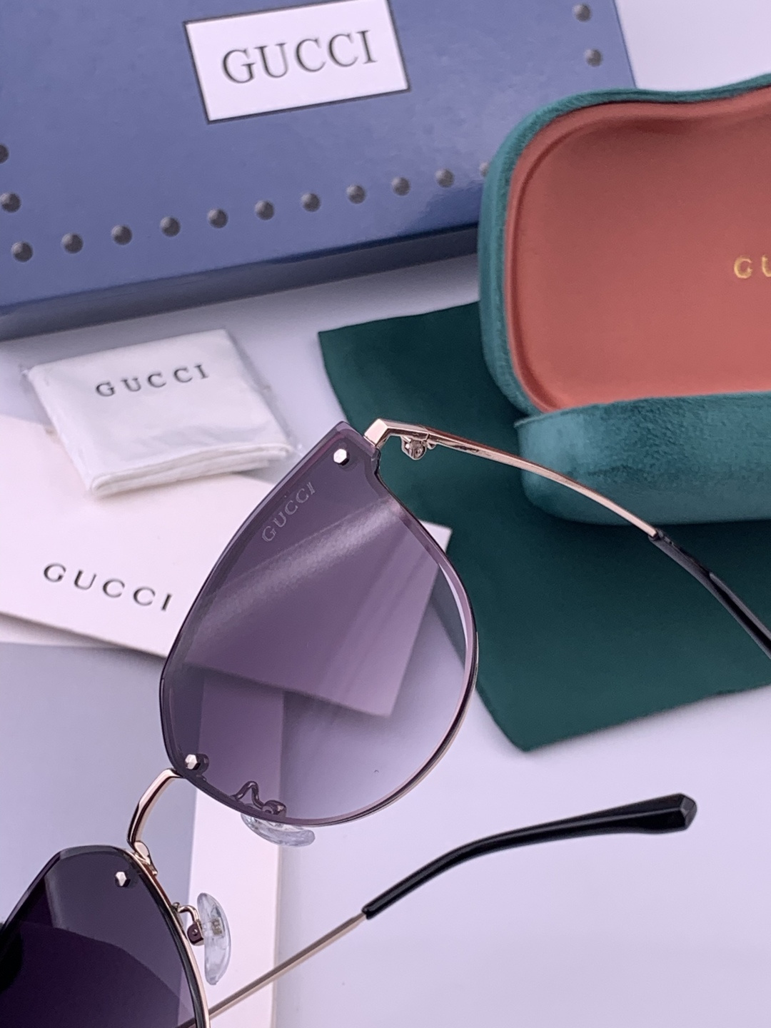 GUCCI 开春新款 最新款无框太阳镜 各路网红纷纷带起气场满分‼️ 俏皮甜美.上脸效果更佳.金属质感超