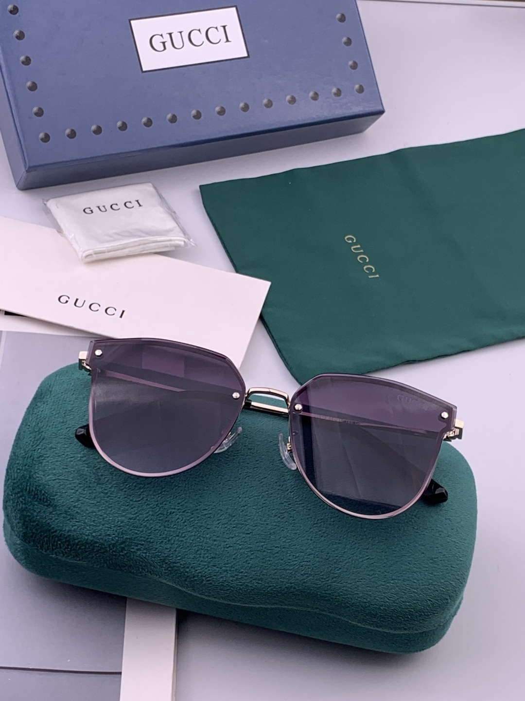 GUCCI 开春新款 最新款无框太阳镜 各路网红纷纷带起气场满分‼️ 俏皮甜美.上脸效果更佳.金属质感超