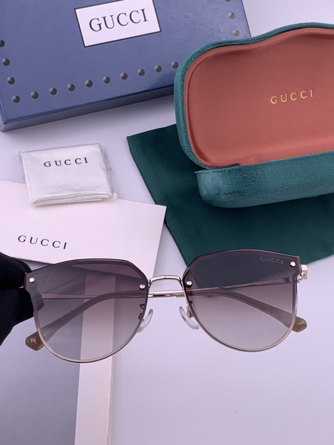 GUCCI 开春新款 最新款无框太阳镜 各路网红纷纷带起气场满分‼️ 俏皮甜美.上脸效果更佳.金属质感超