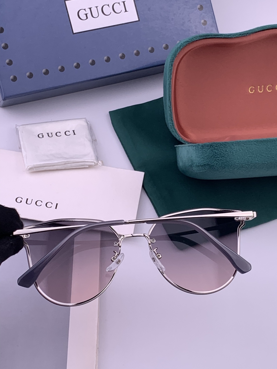 GUCCI 开春新款 最新款无框太阳镜 各路网红纷纷带起气场满分‼️ 俏皮甜美.上脸效果更佳.金属质感超