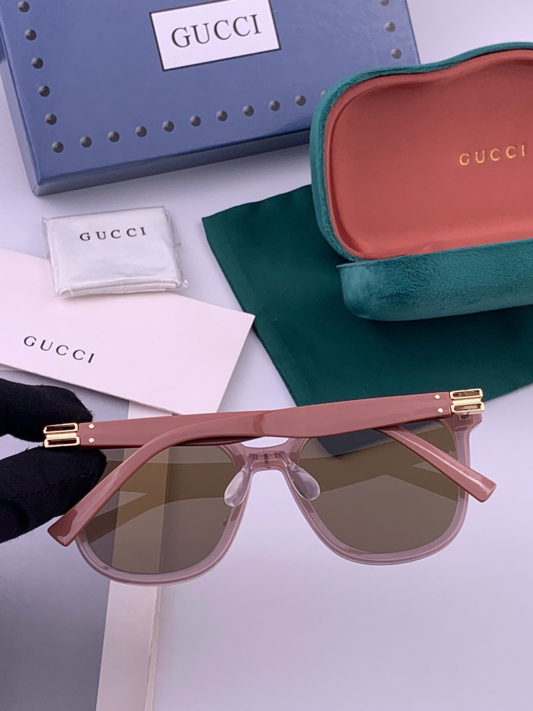GUCCI  新款尼龙偏光太眼镜，情侣款时尚方框太阳镜佩戴舒适网红潮流款墨镜，大气女人范儿，大脸小脸都好